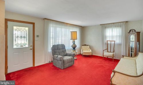 7715 Hartel Ave, Philadelphia, PA 19152-3920