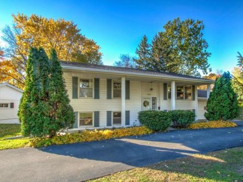 8224 Morris Rd, Minneapolis, MN 55437-1221