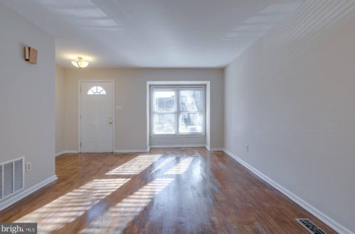 7496 Laurel Oak Ct, Springfield VA  22153-3552 exterior