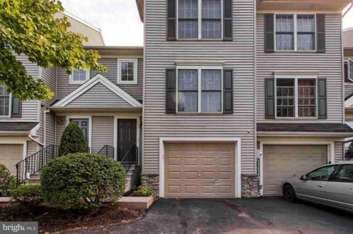 206 Banyan Circle Dr, Lancaster, PA 17603-4489