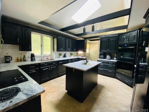 16 Stearns St, Killingly CT  06239-2922 exterior