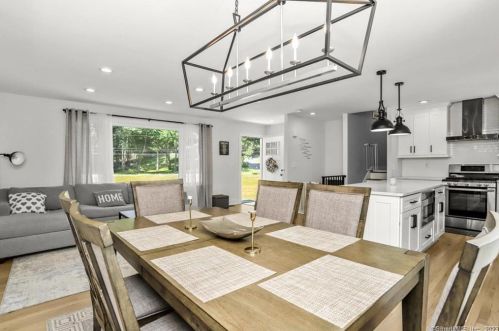 29 Chalk Hill Rd, Upper Stepney CT  06468-1246 exterior