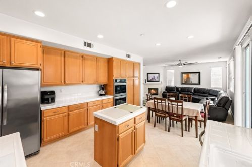 4256 Pondhill Ct, Riverside CA  92505-3464 exterior