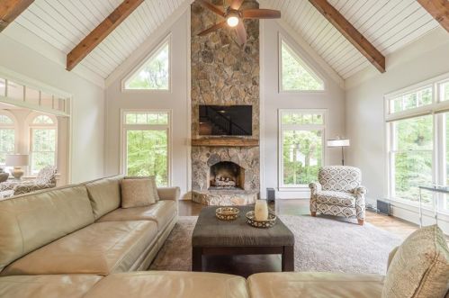 1565 Lazy River Ln, Atlanta GA  30350-3521 exterior