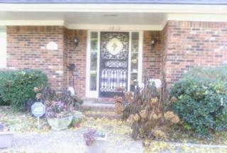 3812 Lakehurst Dr, Memphis, TN 38128-2400