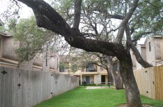 2718 Old Field Dr, San Antonio TX  78247-3800 exterior