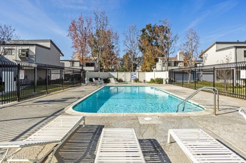 6490 Stoney View Ln, Simi Valley CA  93063-6425 exterior