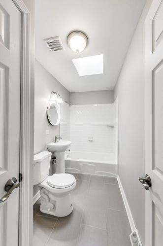 138 Hillside Ln, Willowbrook IL  exterior