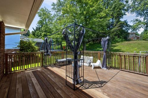 2329 Fairgreen Dr, Cincinnati OH  45238-3230 exterior