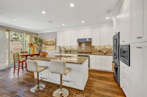 199 Rodeo, Irvine CA  92602 exterior