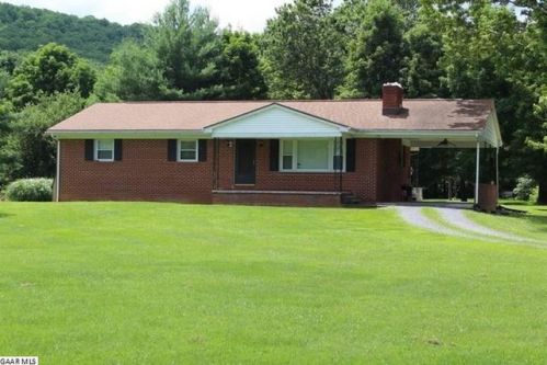 226 Mt Torrey Rd, Sherando, VA 22952-2517