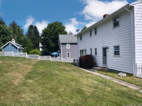 236 Riverview Ave, Huntington CT  06484-2215 exterior