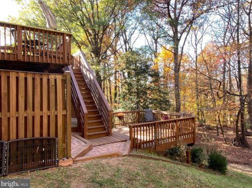 9048 Saffron Ln, Silver Spring MD 20901-4272 exterior