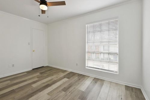5550 Kingsport Dr, Atlanta GA  30342-1043 exterior