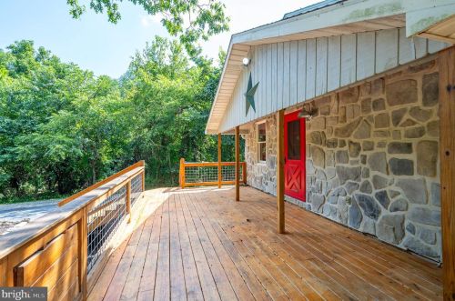 365 Big Oak Dr, Shepherdstown WV 25443-4598 exterior