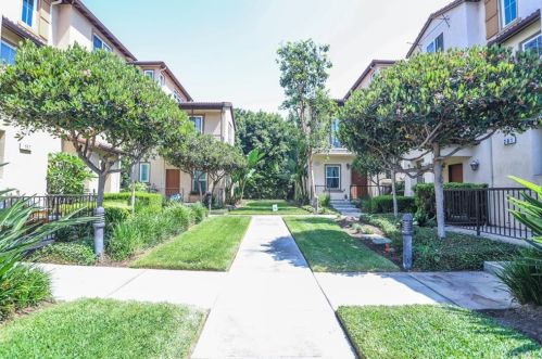 201 Santa Fe Ct, Placentia, CA 92870-6002