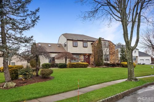 2 Willow Dr, Old Bridge, NJ 08857-3320