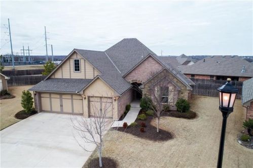 5725 Lindhurst Rd, Edmond, OK 73034-5561