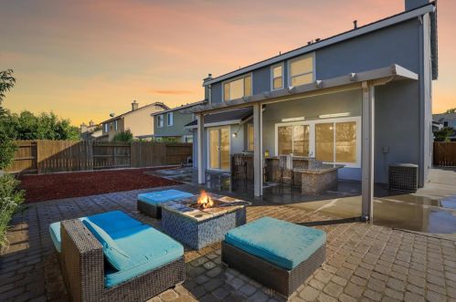 9424 Sea Cliff Way, Elk Grove, CA 95758-7129