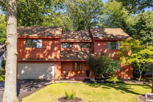 34 Beaverbrook Ct, Cheshire, CT 06410-4301