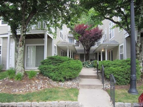 1068 Cambridge Ct, Mahwah, NJ 07430-3246