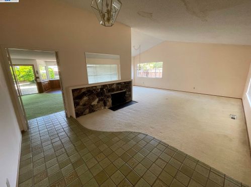 1107 Innsbruck St, Livermore, CA 94550-5638