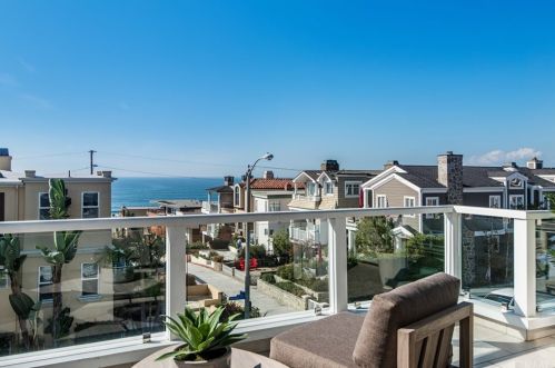 304 3rd St, Manhattan Beach, CA 90266-6405
