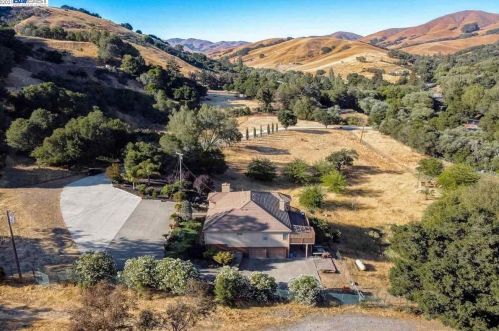 7570 Crow Canyon Rd, Hayward, CA 94552-9683
