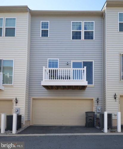 6978 Kona Dr, Gainesville, VA 20155-3322