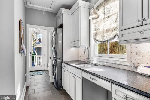 114 Kings Hwy, Tavistock NJ 08033-1981 exterior