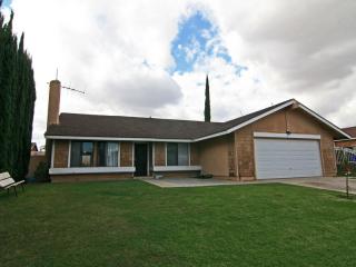 286 Driftwood Ave, Rialto, CA 92376-5576