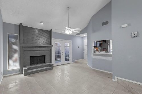 231 Shady Lane Dr, Fort Worth TX  76112-0751 exterior