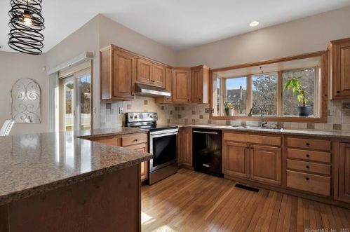 2 Wheatfield Dr, Wallingford CT  06492-5453 exterior