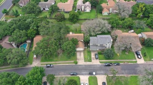 8905 Bridgewood Trl, Austin TX  78729-3612 exterior