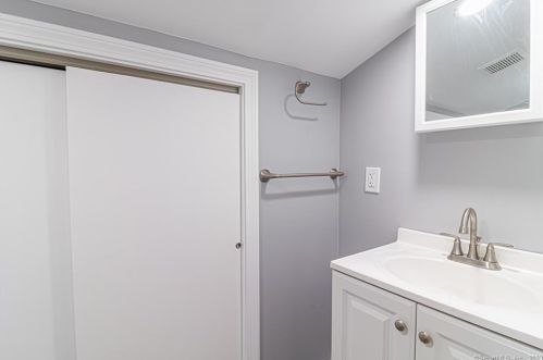 6 Indian Wood Rd, Niantic CT  06357-1021 exterior