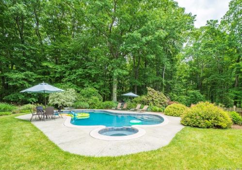 76 Ruscoe Rd, Wilton, CT 06897-1424