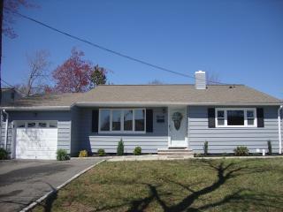 90 Westminster Rd, Colonia, NJ 07067-1132