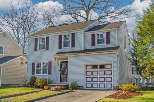 90 Ferncliff Rd, Bloomfield, NJ 07003-5414