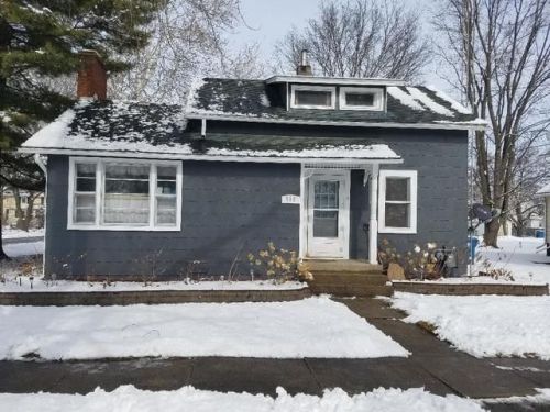 500 3rd St, Momence, IL 60954-1308