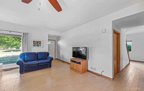 1168 Chalet Dr, Carol Stream IL  60188-3971 exterior