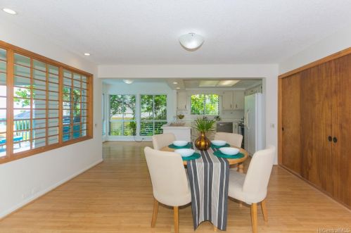 1069 Kaumoku St, Honolulu HI  96825-1307 exterior
