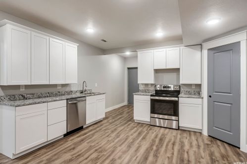 2712 Mt Jordan Rd, Sandy UT 84092-3380 exterior