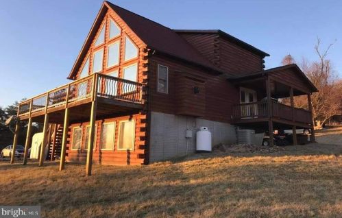46 Apple Core Rd, Linden, VA 22642-6108