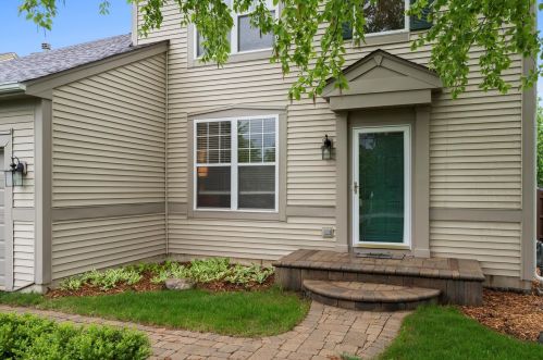 632 Stewart Ave, North Aurora, IL 60542-9121