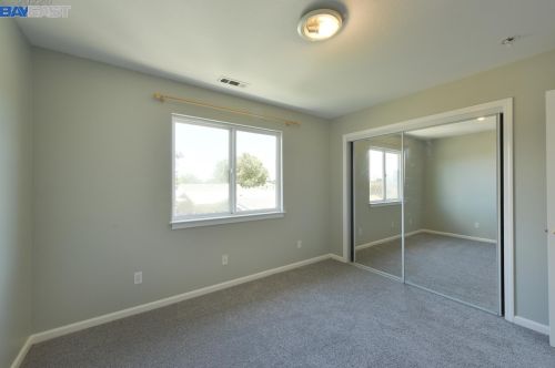 285 Stoakes Ave, San Leandro CA 94577-1735 exterior