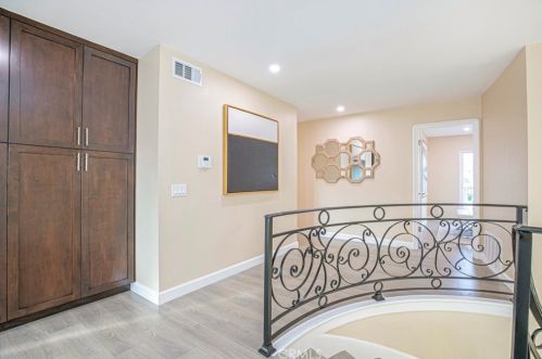 815 Moorside Dr, Glendale CA  91207-1135 exterior