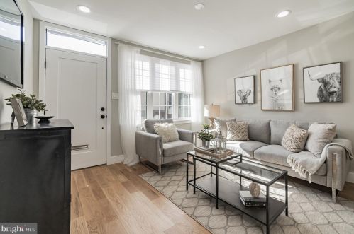 1011 Mercy St, Philadelphia, PA 19148-2330