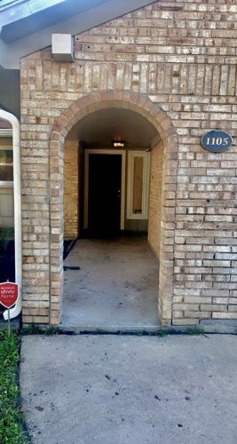 1105 Sandpiper Dr, Taylor Lake Village, TX 77586-2527