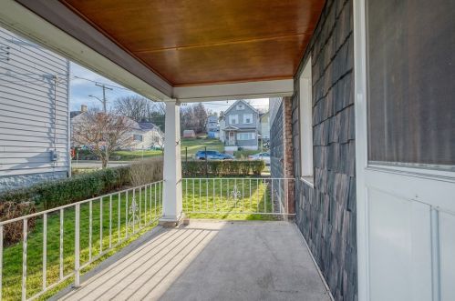 426 Emerson St, Vandergrift PA  15690-1520 exterior