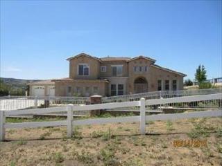 2012 Horse Trail Dr, Redlands, CA 92373-6966